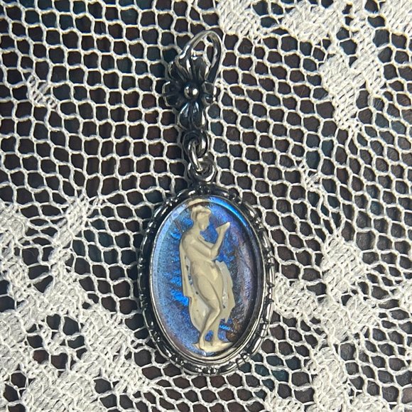 Vintage Morpho Butterfly Wing Pendant with Greek or Roman Woman - Picture 2 of 7